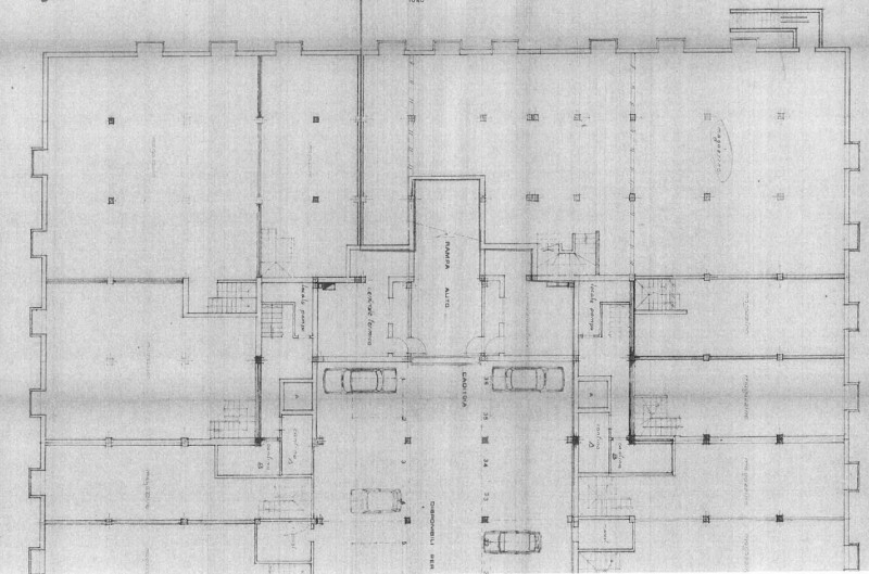 Zona pedonale, in ottima posizione di passaggio, negozio di ampie dimensioni con numerose vetrine...