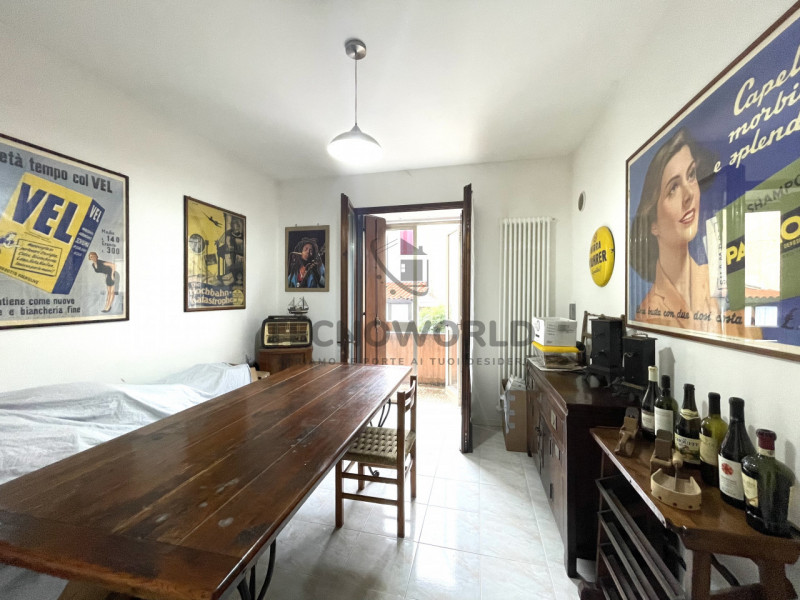 Scopri questo grazioso appartamento trilocale situato al primo piano rialzato nel cuore di Malo, ...