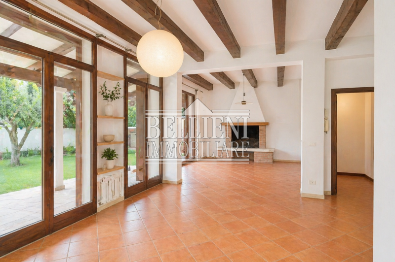ANCONETTA- Proponiamo in vendita esclusiva villa singola di ampia metratura (circa 250 mq) costru...