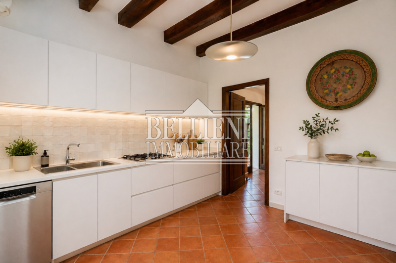 ANCONETTA- Proponiamo in vendita esclusiva villa singola di ampia metratura (circa 250 mq) costru...