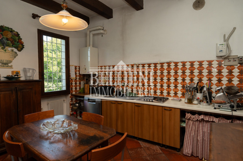 ANCONETTA- Proponiamo in vendita esclusiva villa singola di ampia metratura (circa 250 mq) costru...