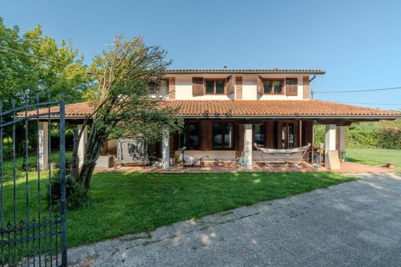 ANCONETTA- Proponiamo in vendita esclusiva villa singola di ampia metratura (circa 250 mq) costru...