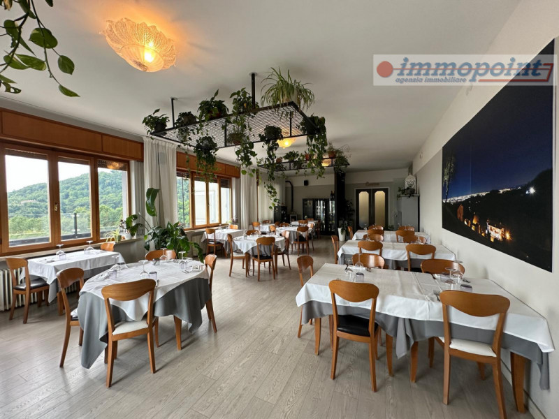 Situato a Crosara di Marostica su una strada di passaggio che conduce all'Altopiano di Asiago, sp...