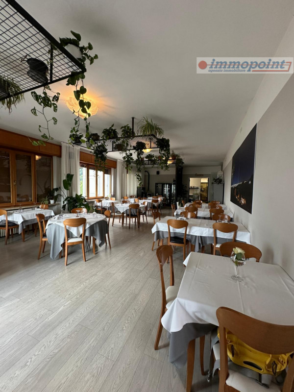 Situato a Crosara di Marostica su una strada di passaggio che conduce all'Altopiano di Asiago, sp...