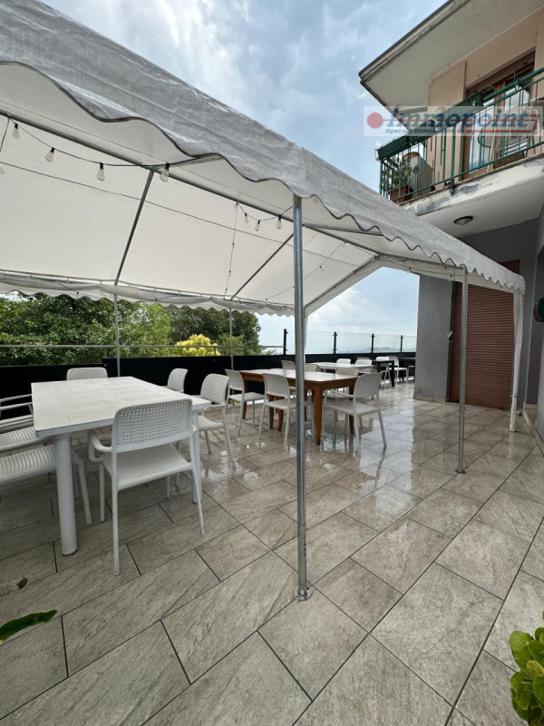 Situato a Crosara di Marostica su una strada di passaggio che conduce all'Altopiano di Asiago, sp...