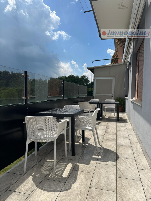 Situato a Crosara di Marostica su una strada di passaggio che conduce all'Altopiano di Asiago, sp...