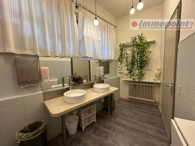 Situato a Crosara di Marostica su una strada di passaggio che conduce all'Altopiano di Asiago, sp...