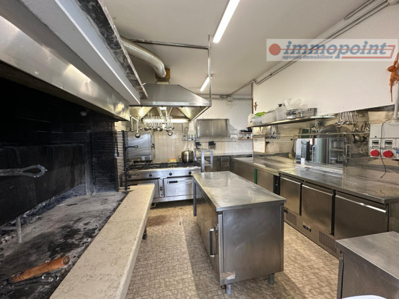 Situato a Crosara di Marostica su una strada di passaggio che conduce all'Altopiano di Asiago, sp...