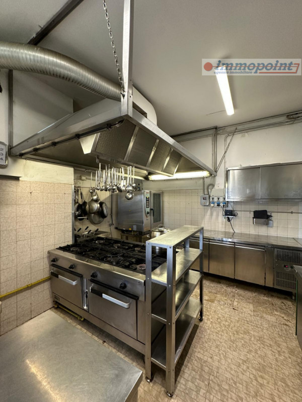 Situato a Crosara di Marostica su una strada di passaggio che conduce all'Altopiano di Asiago, sp...