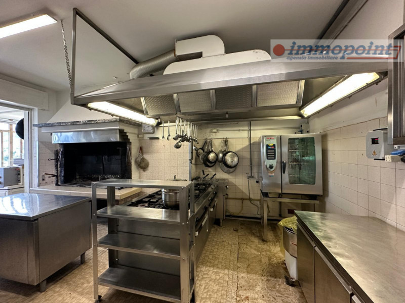 Situato a Crosara di Marostica su una strada di passaggio che conduce all'Altopiano di Asiago, sp...