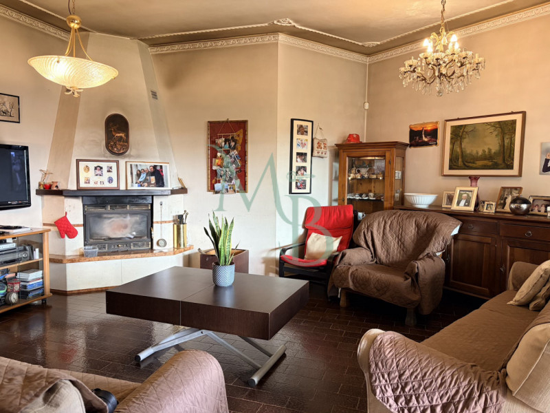 VIGONZA, PERAGA - Immobiliare MB è lieta di presentare questa villa singola su piani sfalsati, in...