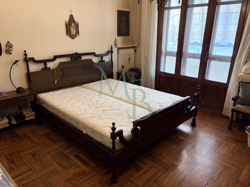 VIGONZA, PERAGA - Immobiliare MB è lieta di presentare questa villa singola su piani sfalsati, in...