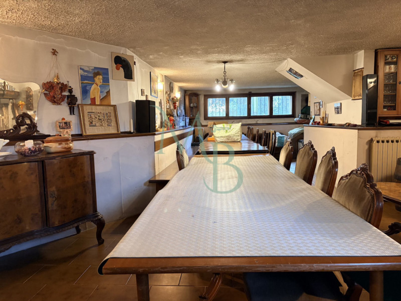 VIGONZA, PERAGA - Immobiliare MB è lieta di presentare questa villa singola su piani sfalsati, in...