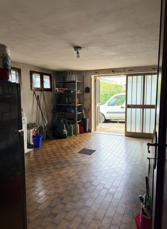 VIGONZA, PERAGA - Immobiliare MB è lieta di presentare questa villa singola su piani sfalsati, in...