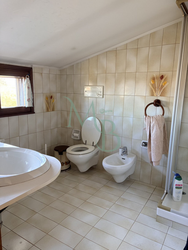 VIGONZA, PERAGA - Immobiliare MB è lieta di presentare questa villa singola su piani sfalsati, in...