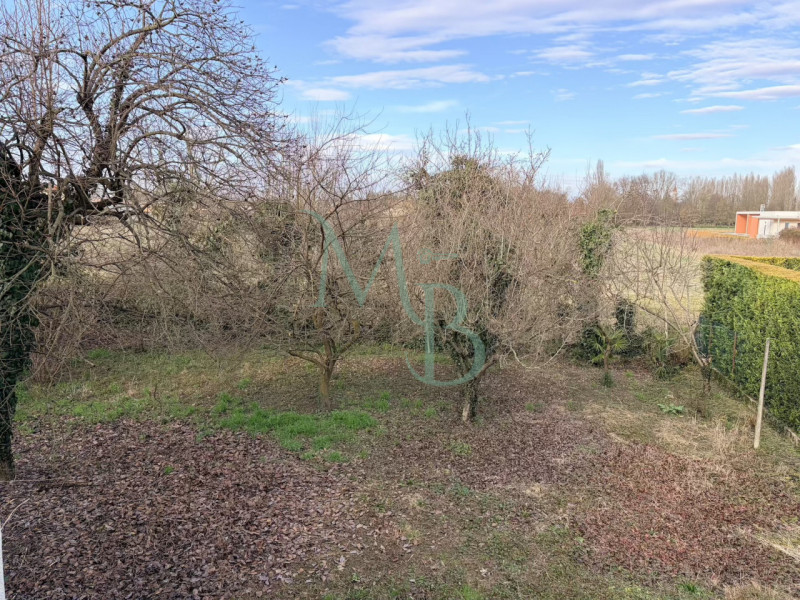 VIGONZA, PERAGA - Immobiliare MB è lieta di presentare questa villa singola su piani sfalsati, in...