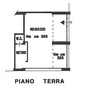Padova via Altinate negozio open space con tre vetrine, bagno con antibagno, aria condizionata, s...