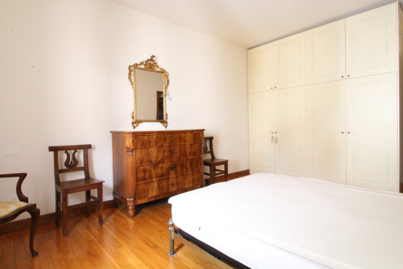 UBICAZIONE E CONTESTO 
Ci troviamo in un contesto signorile e lussuoso della città, situato a poc...