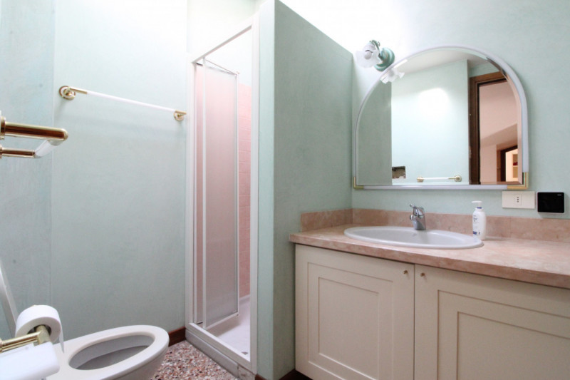 UBICAZIONE E CONTESTO 
Ci troviamo in un contesto signorile e lussuoso della città, situato a poc...