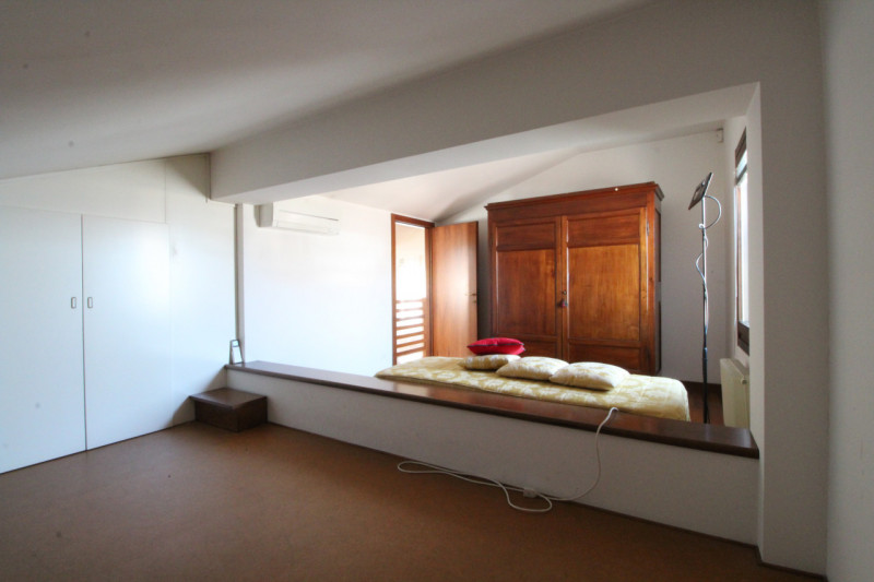 UBICAZIONE E CONTESTO 
Ci troviamo in un contesto signorile e lussuoso della città, situato a poc...