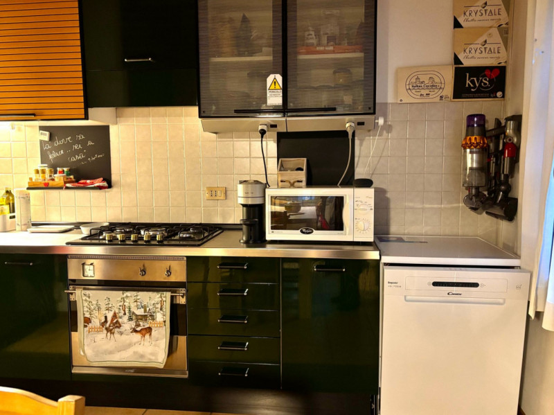 Proponiamo spazioso bilocale sito al secondo piano servito da ascensore, completamente arredato i...