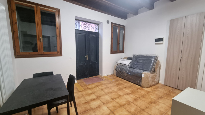 Monolocale al piano terra completamente ristrutturato 3 anni fa --- annuncio pubblicato con GESTI...