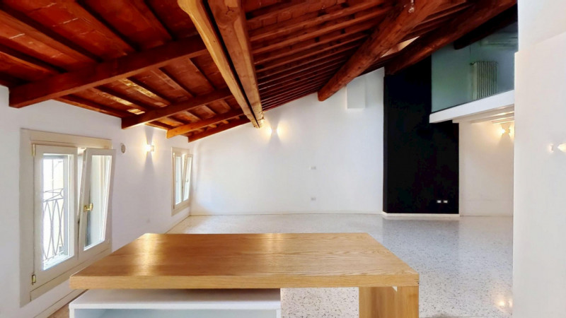 UBICAZIONE E CONTESTO

Nel cuore del centro storico di Vicenza, a pochi passi dalla Basilica Pall...