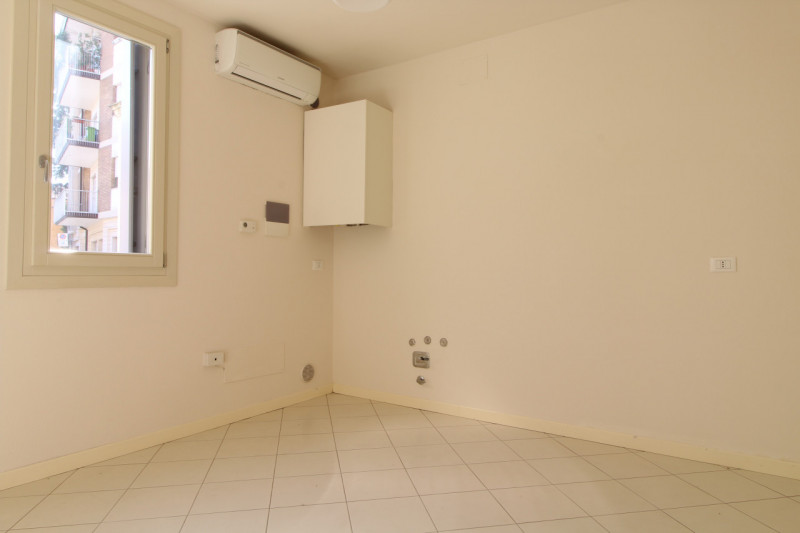 TERRACIELO INDIPENDENTE CON CORTE PRIVATA E POSTO AUTO - RISTRUTTURATO RECENTEMENTE

OTTIMO SIA P...