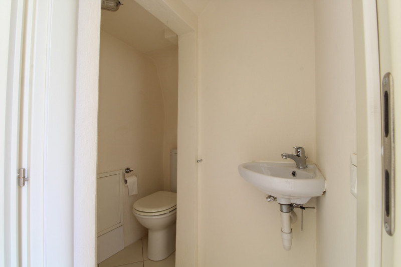 TERRACIELO INDIPENDENTE CON CORTE PRIVATA E POSTO AUTO - RISTRUTTURATO RECENTEMENTE

OTTIMO SIA P...