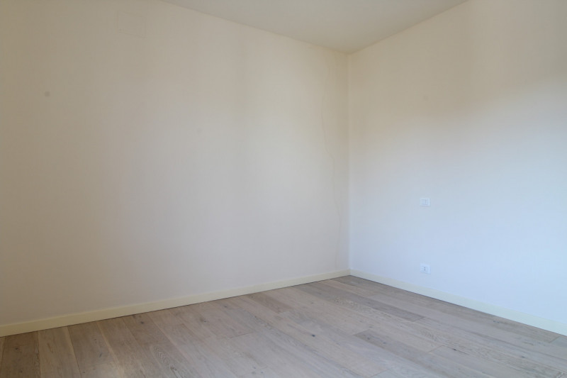 TERRACIELO INDIPENDENTE CON CORTE PRIVATA E POSTO AUTO - RISTRUTTURATO RECENTEMENTE

OTTIMO SIA P...