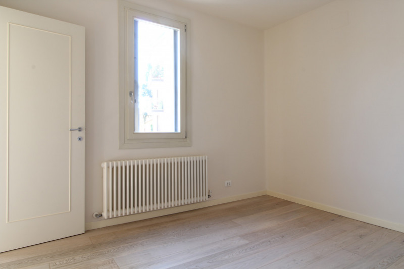 TERRACIELO INDIPENDENTE CON CORTE PRIVATA E POSTO AUTO - RISTRUTTURATO RECENTEMENTE

OTTIMO SIA P...