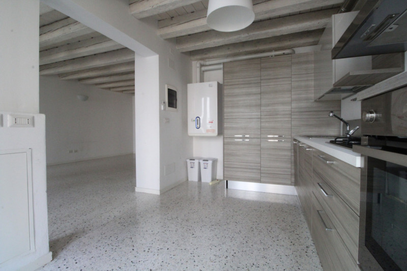 UBICAZIONE E CONTESTO

Nel cuore del centro storico di Vicenza, a pochissimi metri dalla Basilica...