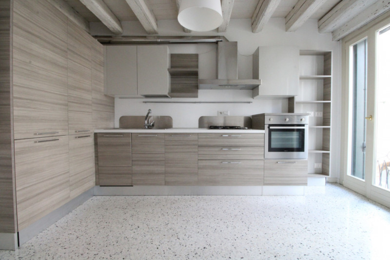 UBICAZIONE E CONTESTO

Nel cuore del centro storico di Vicenza, a pochissimi metri dalla Basilica...