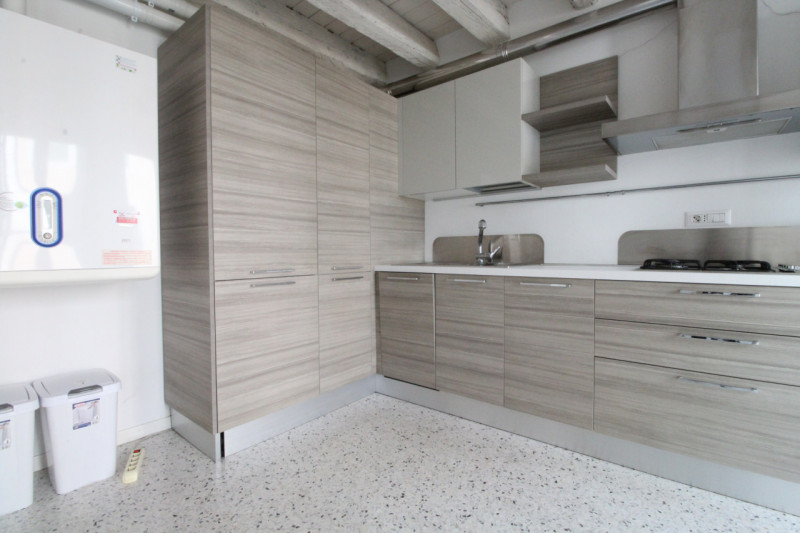 UBICAZIONE E CONTESTO

Nel cuore del centro storico di Vicenza, a pochissimi metri dalla Basilica...