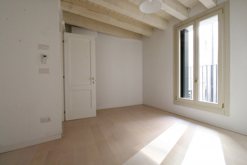 UBICAZIONE E CONTESTO

Nel cuore del centro storico di Vicenza, a pochissimi metri dalla Basilica...