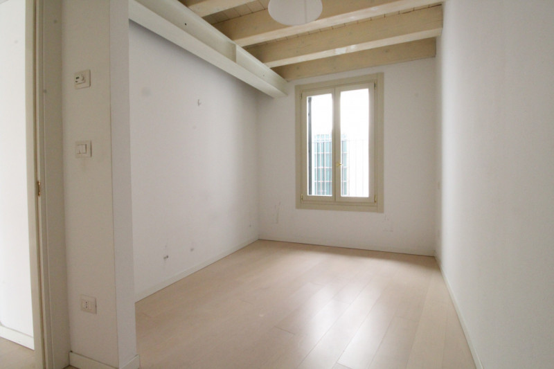 UBICAZIONE E CONTESTO

Nel cuore del centro storico di Vicenza, a pochissimi metri dalla Basilica...