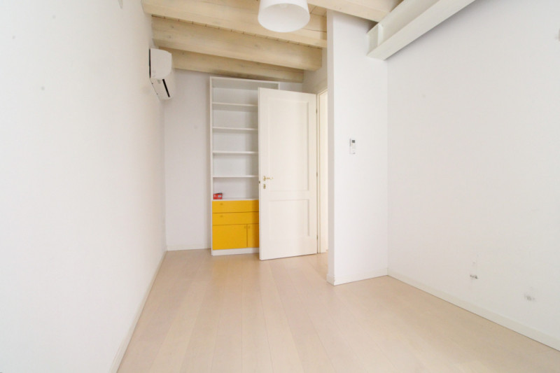 UBICAZIONE E CONTESTO

Nel cuore del centro storico di Vicenza, a pochissimi metri dalla Basilica...