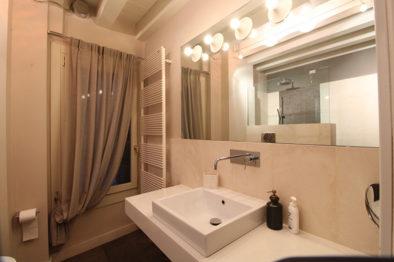 UBICAZIONE E CONTESTO

Nel pieno centro storico di Vicenza, a pochi passi dalla Basilica Palladia...