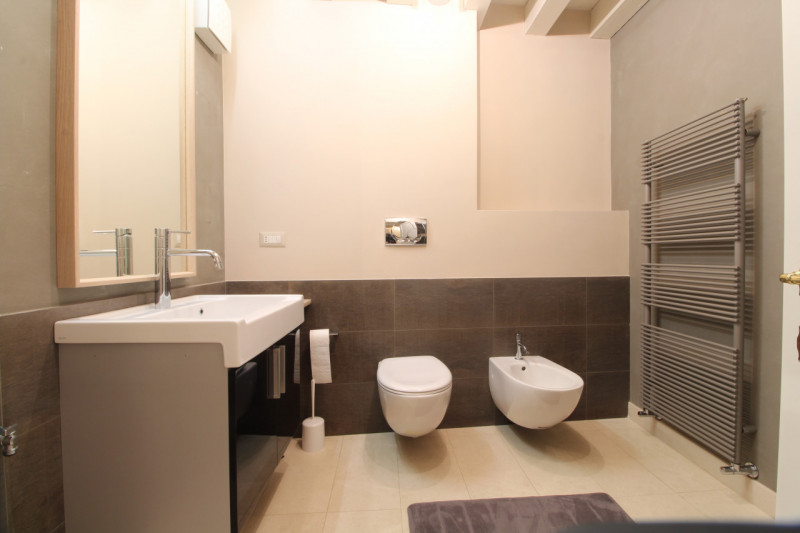 UBICAZIONE E CONTESTO

Nel pieno centro storico di Vicenza, a pochi passi dalla Basilica Palladia...