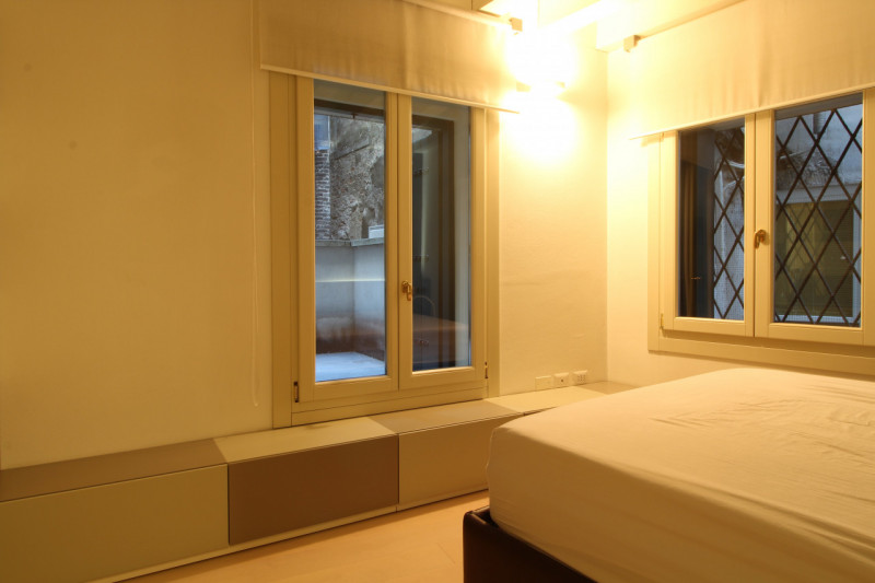 UBICAZIONE E CONTESTO

Nel pieno centro storico di Vicenza, a pochi passi dalla Basilica Palladia...