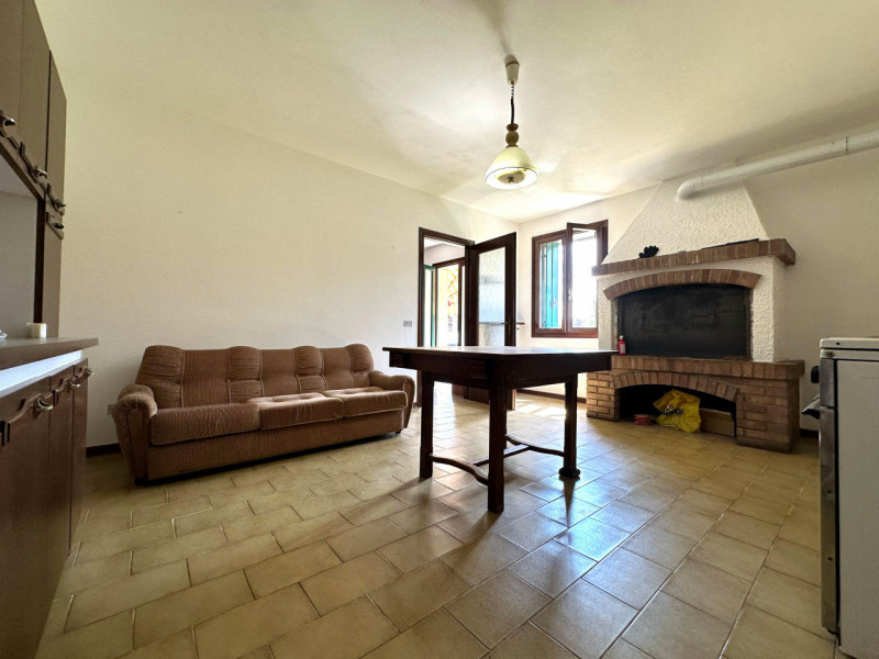 UBICAZIONE E CONTESTO

Nel comune di Torri di Quartesolo, in posizione strategica e allo stesso t...