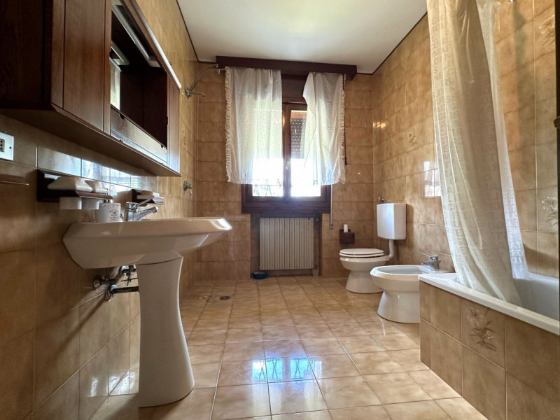 UBICAZIONE E CONTESTO

Nel comune di Torri di Quartesolo, in posizione strategica e allo stesso t...