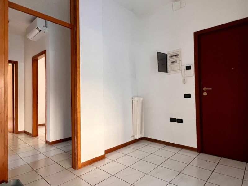 TRICAMERE CON TERRAZZA PANORAMICA DI 30MQ CON MAGNIFICA VISTA DUOMO

UBICAZIONE E CONTESTO

L'imm...