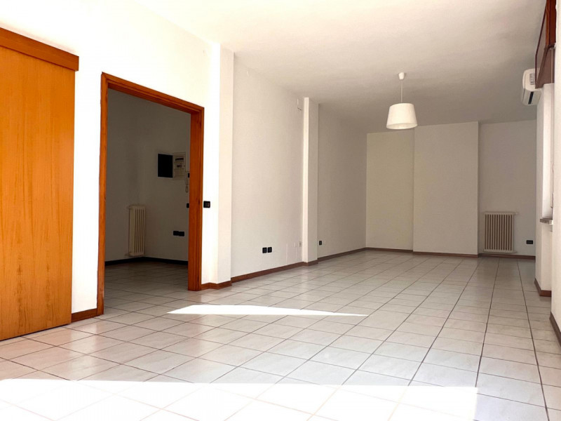 TRICAMERE CON TERRAZZA PANORAMICA DI 30MQ CON MAGNIFICA VISTA DUOMO

UBICAZIONE E CONTESTO

L'imm...