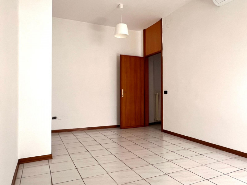 TRICAMERE CON TERRAZZA PANORAMICA DI 30MQ CON MAGNIFICA VISTA DUOMO

UBICAZIONE E CONTESTO

L'imm...