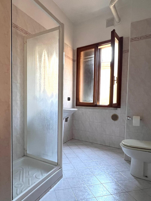 TRICAMERE CON TERRAZZA PANORAMICA DI 30MQ CON MAGNIFICA VISTA DUOMO

UBICAZIONE E CONTESTO

L'imm...