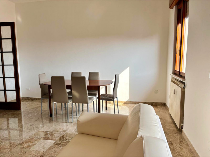 UBICAZIONE E CONTESTO
L’immobile è situato in una posizione strategica, nelle immediate vicinanze...