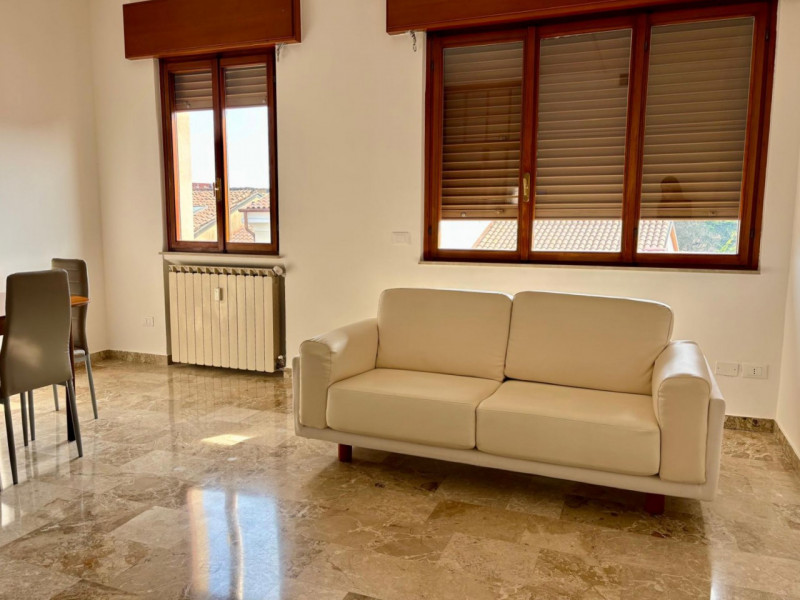 UBICAZIONE E CONTESTO
L’immobile è situato in una posizione strategica, nelle immediate vicinanze...