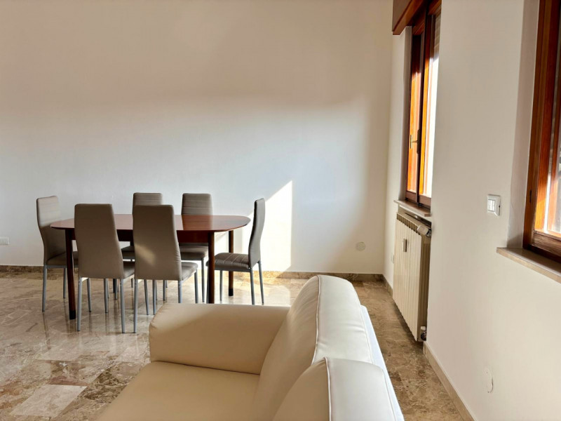 UBICAZIONE E CONTESTO
L’immobile è situato in una posizione strategica, nelle immediate vicinanze...