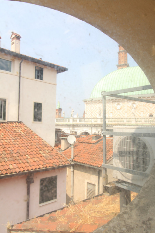 UBICAZIONE E CONTESTO

Nel cuore del centro storico, a pochi passi dalla prestigiosa Piazza dei S...